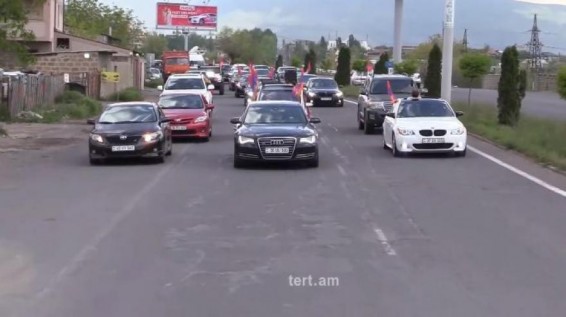 «Դիմադրություն» շարժումը Երևանի տարբեր հատվածներւոմ ավտոերթեր է իրականացնում․ ուղիղ