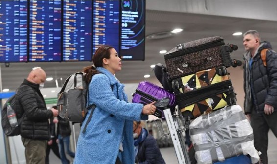 Авиаперевозки в РФ в апреле упали на 30%