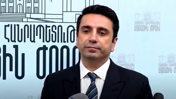 Դուք լկտի եք ձեզ պահում. Ալեն Սիմոնյանը՝ լրագրողին