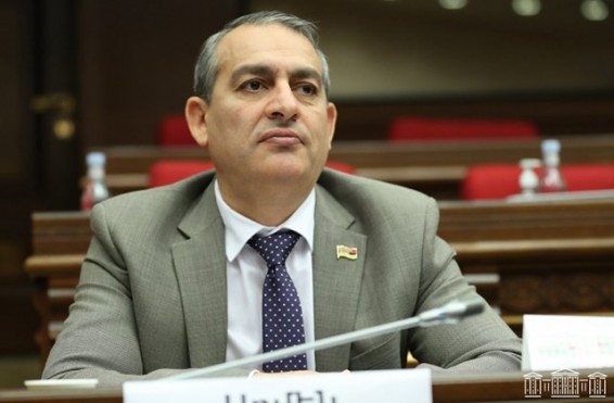 «ԳՇ պետին ազատել ենք կոմերցիոն գործունեություն իրականացնելուց՝ բանակում միակենտրոն վերահսկողությունն առհասարակ վատ բան չէ». Արմեն Խաչատրյան
