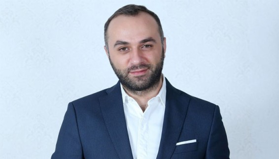 «Սրճարաններից երբեմնի պարտքով օգտվողները՝ «ոչմիբանները», այսօր քաղաքացիների հաշվին բիզնեսների, ունեցվածքի տեր դարձել, խոսում են արդարությունից…»․ Ռոբերտ Հայրապետյան