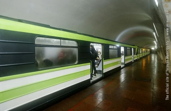 Метро в Ереване возобновило работу