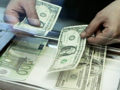 Դոլարի փոխարժեքը մի փոքր աճել է. եվրոն էժանացել է շուրջ 2,5 դրամով