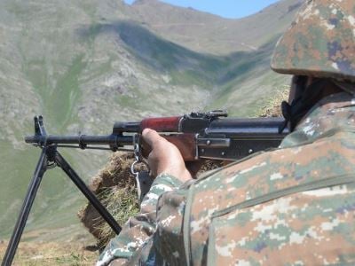 Ադրբեջանական կողմը կրակ է բացել հայ-ադրբեջանական սահմանի հարավարեւելյան հատվածի մարտական դիրքերի ուղղությամբ. ՊՆ