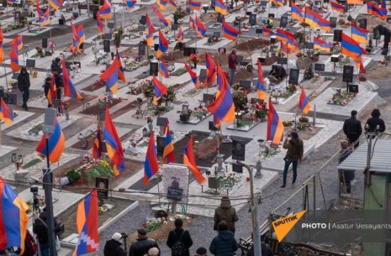 «Հայ ժողովուրդը պարտք է միայն ԱՅՍ դրոշների տակ ննջող տղերքին եւ ուրիշ ոչ մեկին»․ Արմեն Աշոտյան