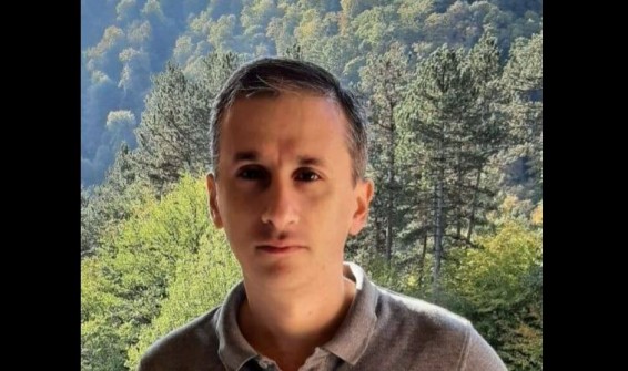 У Армении есть два пути, из которых она должна выбрать только один.