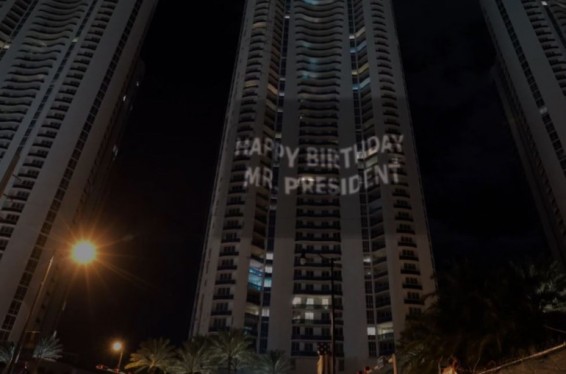 Ծնունդդ շնորհավոր, պարո՛ն նախագահ․ Trump Tower-ի վրա Պուտինի 70-ամյակին նվիրված շնորհավորանք է հայտնվել