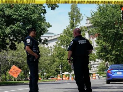 В Вашингтоне обстреляли служебный автомобиль посольства Азербайджана в США