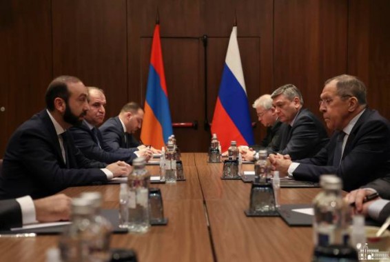 Արարատ Միրզոյանը Լավրովին տվեց Իրանի ԱԳ նախարարի հարցը