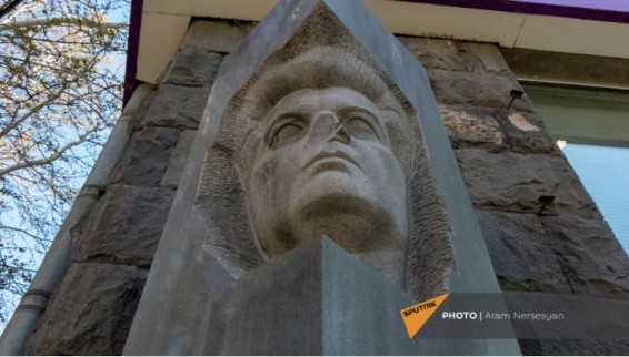 Вандализм в отношении памятника герою карабахской войны Азгалдяну: СК представил детали