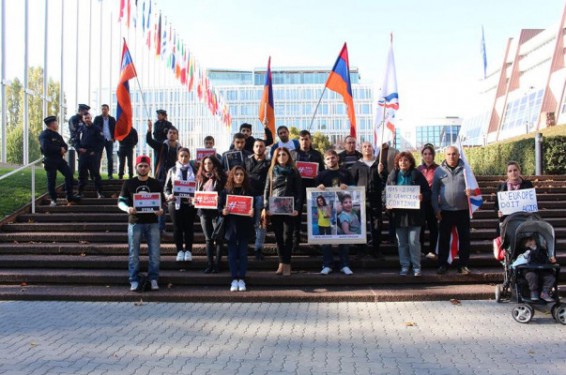Photo . Ստրասբուրգում հայերը բողոքի երթ են իրականացրել Եվրախորհրդարանի դիմաց` ի պաշտպանություն հալեպահայության