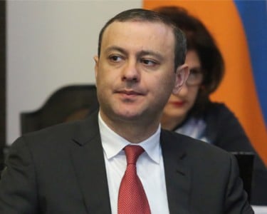 «Азатутюн»: РФ принуждает Армению предоставить коридор Азербайджану, присоединиться к союзному государству: Григорян