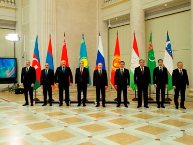 Պետերբուրգում ԱՊՀ երկրների ղեկավարներին շիլա, պանրահաց եւ ծովախեցգետնով ձիթաբլիթներ են հյուրասիրել