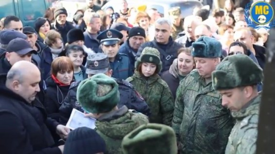 Миротворцы вывезли в Армению из Нагорного Карабаха более 60 граждан России. Видео