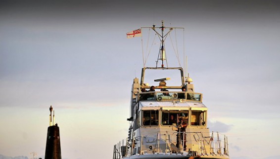 Лондон отслеживает передвижение авианосной группы ВМФ России