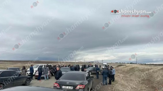 В Армении родные пленных перекрыли дорогу Бавра-Гюмри