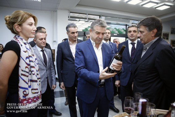 Վարչապետը ծանոթացել է «Արմպրոդէքսպո» ցուցահանդեսին ներկայացված արտադրանքին