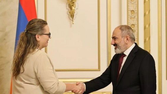 СМИ: США оказывают давление на Ереван с целью скорейшего подписания договора с Баку