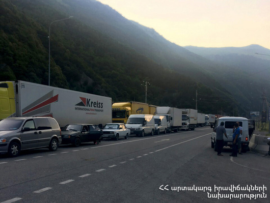 Լարսի անցակետը բաց է բոլոր տեսակի տրանսպորտային միջոցների համար