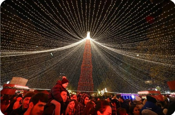 Նոր տարին կբերի խաղաղություն, շատ սեր ու բարություն. բացվեց ամանորյա Seasons Park Station-ը