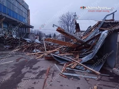 Արտակարգ իրավիճակ՝ Վանաձորում. ուժեղ քամին պոկել է սպորտպալատի տանիքը ու շպրտել