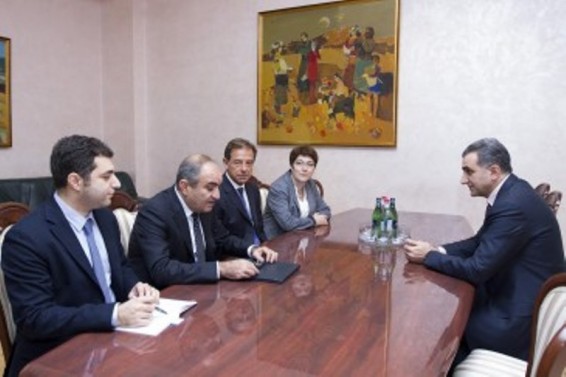 Նախարարն ընդունել է Կոնվերս բանկի ներկայացուցիչներին
