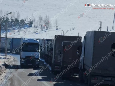 Ստեփանավանի ոլորաններում 40-ից ավելի բեռնատար չեն կարողացել տեղաշարժվել մերկասառույցի պատճառով