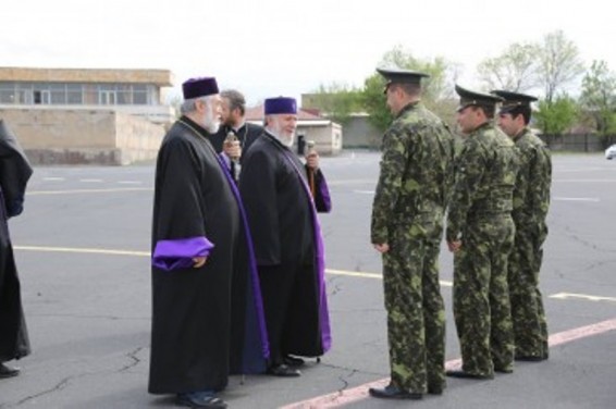 Photo. Ազատ ու անկախ Արցախը դիմավորեց երկու Վեհափառ Հայրապետներին