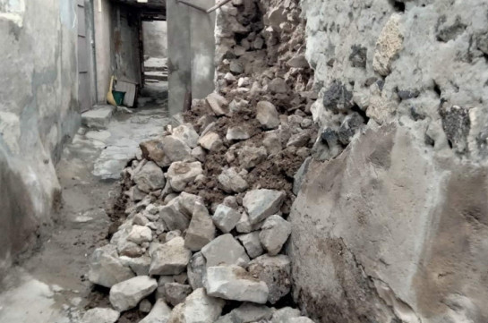 Փլուզվել է Սիմեոն Երևանցու փողոցի տներից մեկի արտաքին պատը