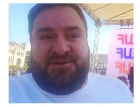 Блогера Мику Бадаляна полицейские подвергли приводу