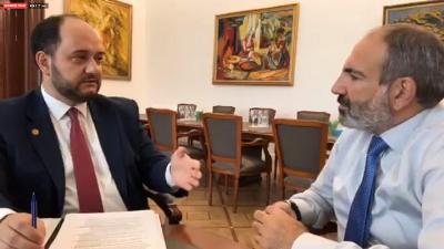 «Իրավունք». Սրված հարաբերություններ կառավարությունում. Ի՞նչ է Արայիկ Հարությունյանը «կաթացնում» Փաշինյանի ականջին
