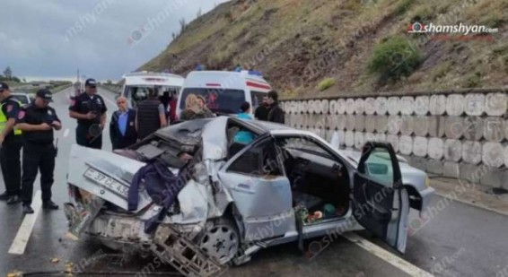 Ողբերգական վթար՝ «Չայնիի» ոլորաններում. «Mercedes»-ը բախվել է բետոնե պարսպին, կան 1 զnh, 3 վիրավnր