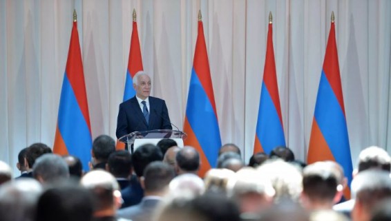 Конституция - гибкий инструмент: Хачатурян о сущности Основного закона