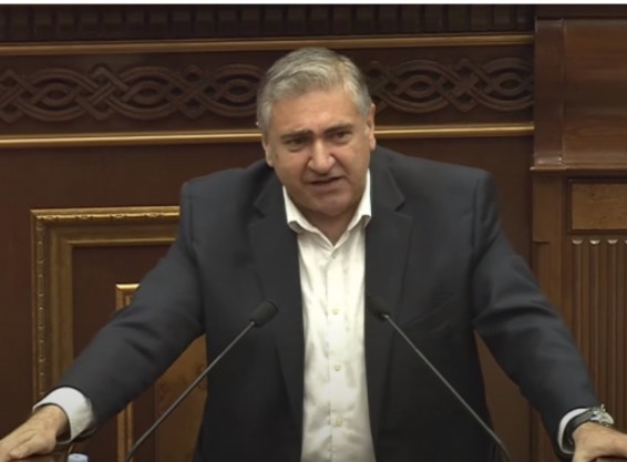 Պադավատապետությանը դեմ քաղաքական ուժը մեքենաների, պադավատների վրա ճիշտ այնքան փող է ծախսում, որքան պարտք է վերցնում Գյումրիի համար․ Խաչատրյան (Տեսանյութ)