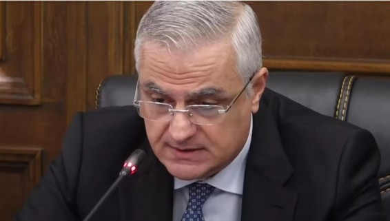 Как суверенное государство мы должны вести переговоры с Баку без посредников: Григорян