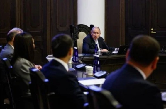«Փաստ». Ինչպես կտրել ճյուղը, որին «նստած» ես ու... մնալ ծանրամեծ գերանի տակ
