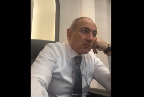 Пашинян показал, как бесплатно занимается английским по интернету