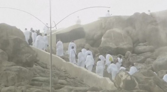 Улицы Мекки и Медины в Саудовской Аравии ушли под воду из-за небывалого наводнения