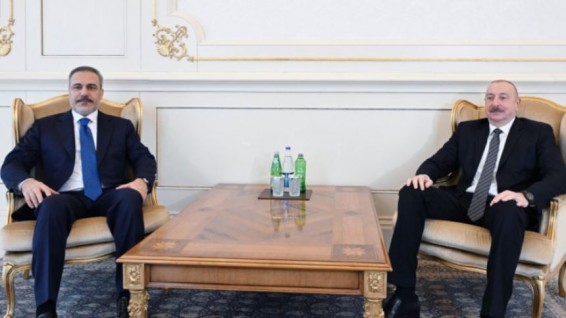 Ильхам Алиев принял прибывшего в Азербайджан министра иностранных дел Турции