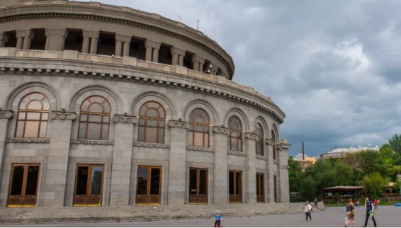 Из названия Оперного театра хотят убрать слово 