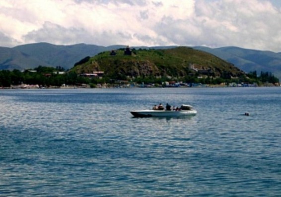Սևանա լճում կորած երիտասարդին կորոնեն այնքան ժամանակ, որքան եղանակային պայմանները թույլ կտան