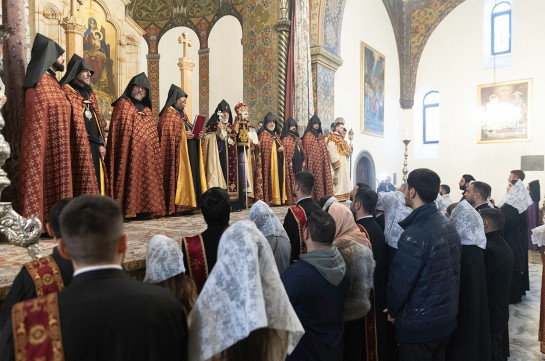 Ամենայն Հայոց Կաթողիկոսի հանդիսապետությամբ կատարվեց նորապսակ զույգերի օրհնության կարգ