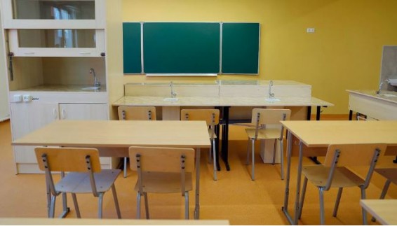 В Джрвеже 13-летний мальчик выбросился из окна школы во время занятий - детали