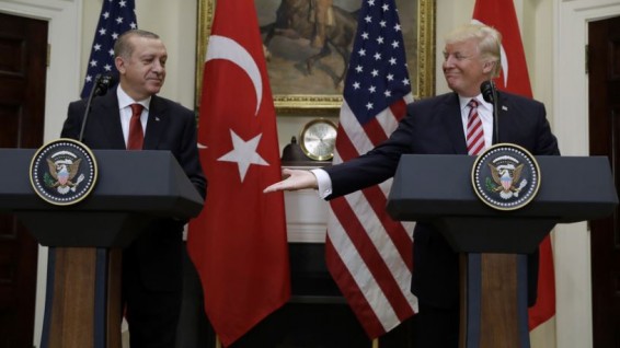 Bloomberg: Эрдоган рассчитывает встретиться с Трампом в конце апреля