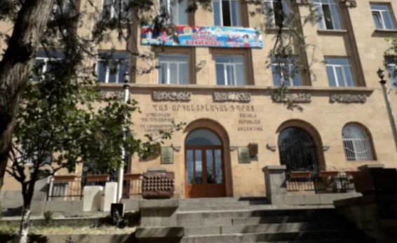 Երևանի թիվ 76 դպրոցում քաոս է. Քաղաքապետարանից հանգուցալուծում խոստանում են ուրբաթ օրը