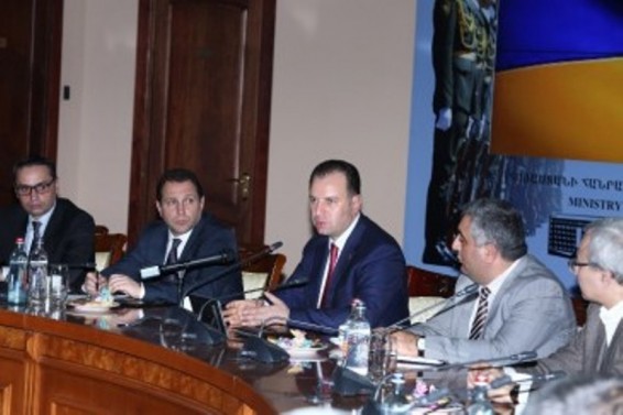 ՀՀ պաշտպանության նախարարը հանդիպել է մտավորականության ներկայացուցիչների հետ
