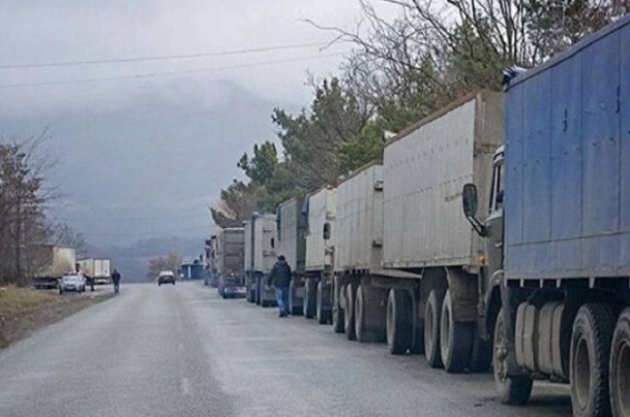 Լարսի ճանապարհը փակ է բեռնատարների համար