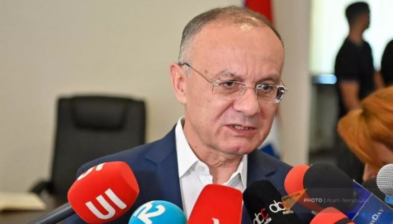 Азербайджан требует от властей Армении ускорить уступки: Оганян о выстрелах на границе