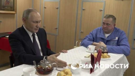 Путин предложил обсудить введение на Украине временного управления