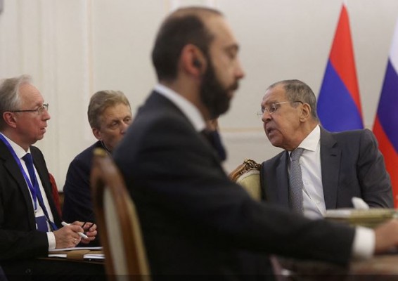 Лавров заявил о сохранении «высокого уровня политического диалога» с Ереваном